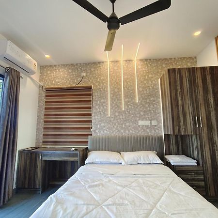 Marina Lounge Otel Kochi Dış mekan fotoğraf