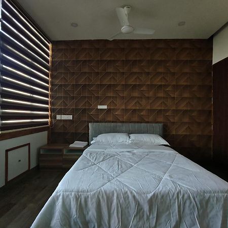 Marina Lounge Otel Kochi Dış mekan fotoğraf