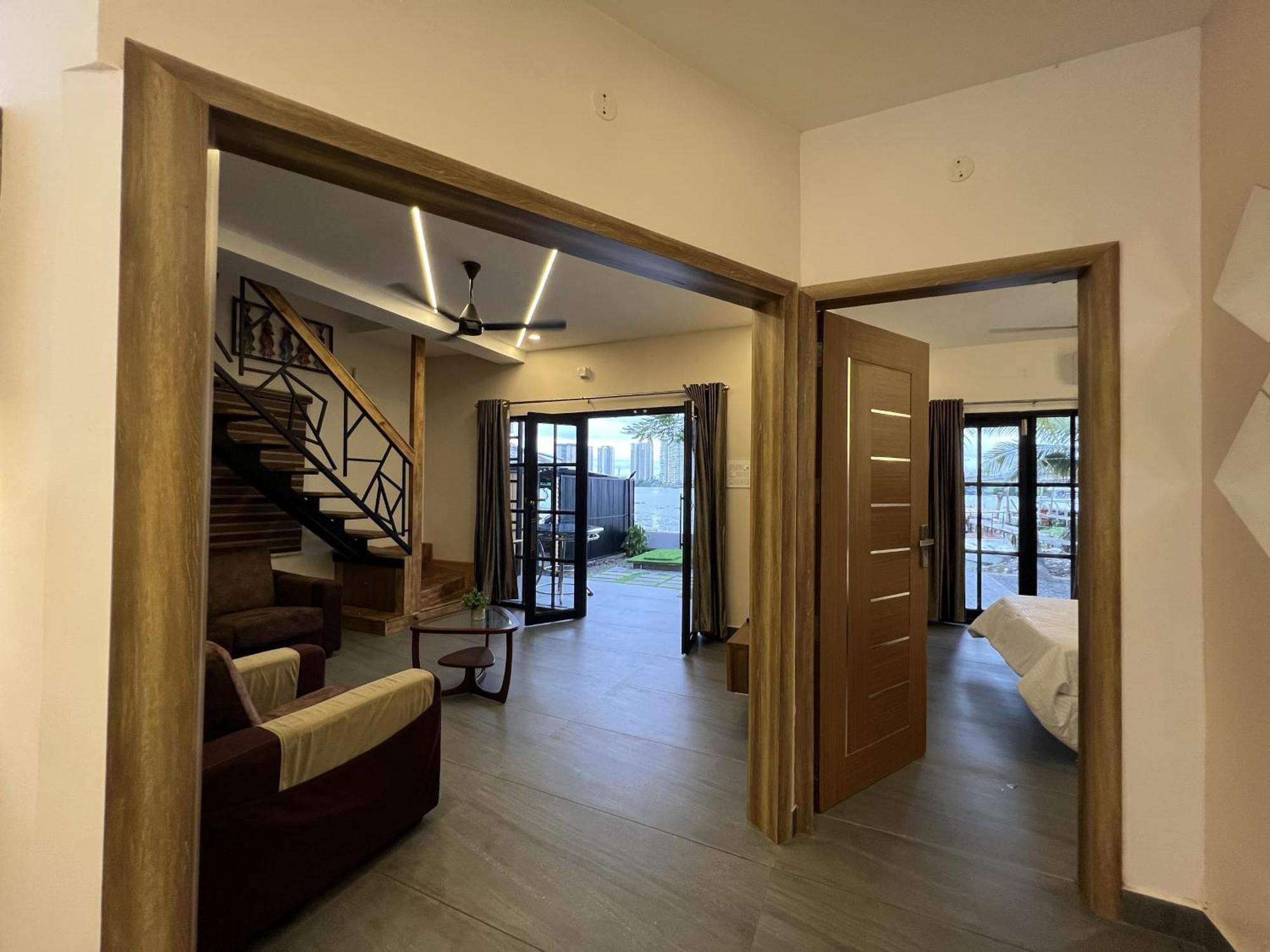 Marina Lounge Otel Kochi Dış mekan fotoğraf