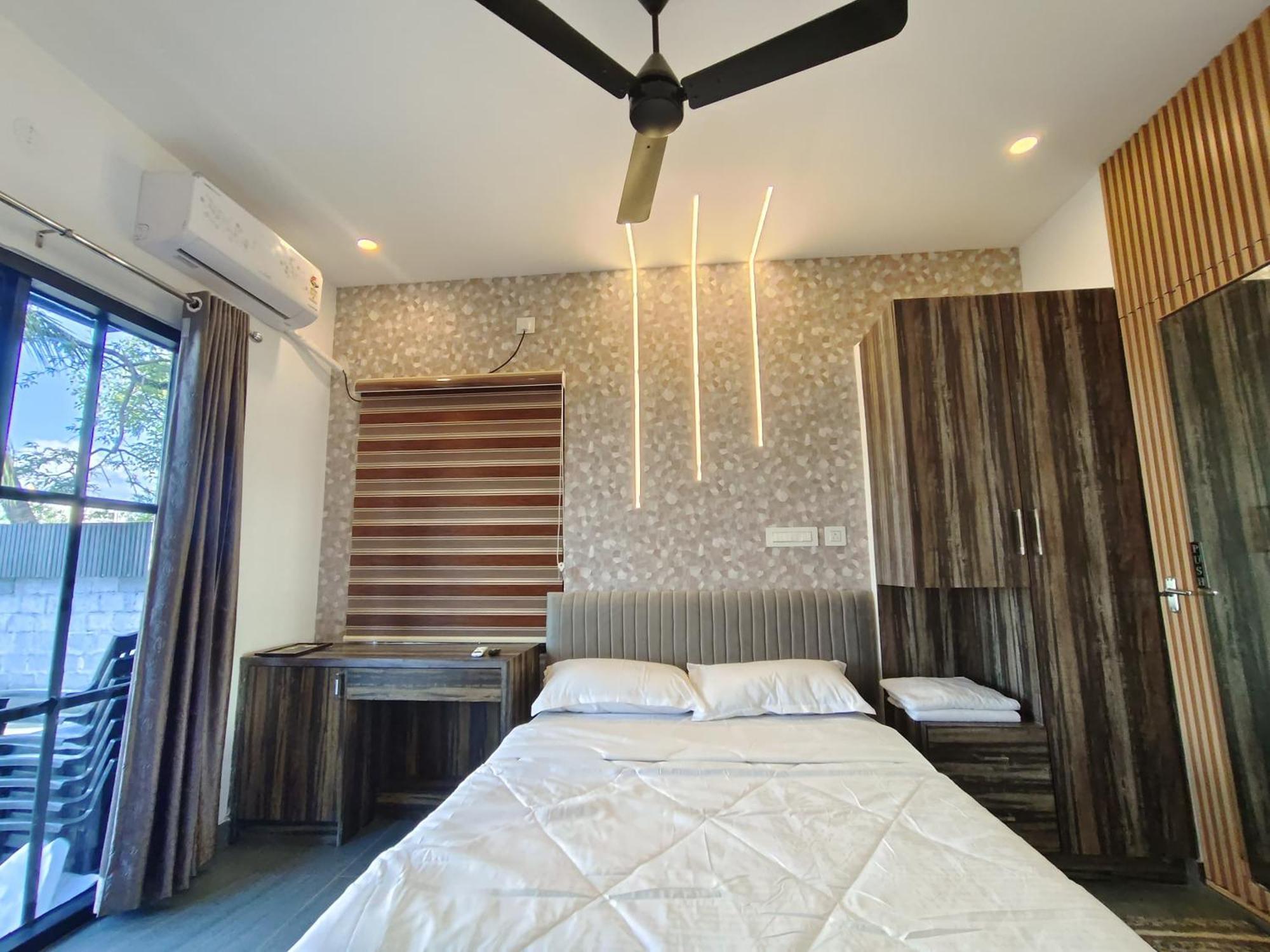 Marina Lounge Otel Kochi Dış mekan fotoğraf