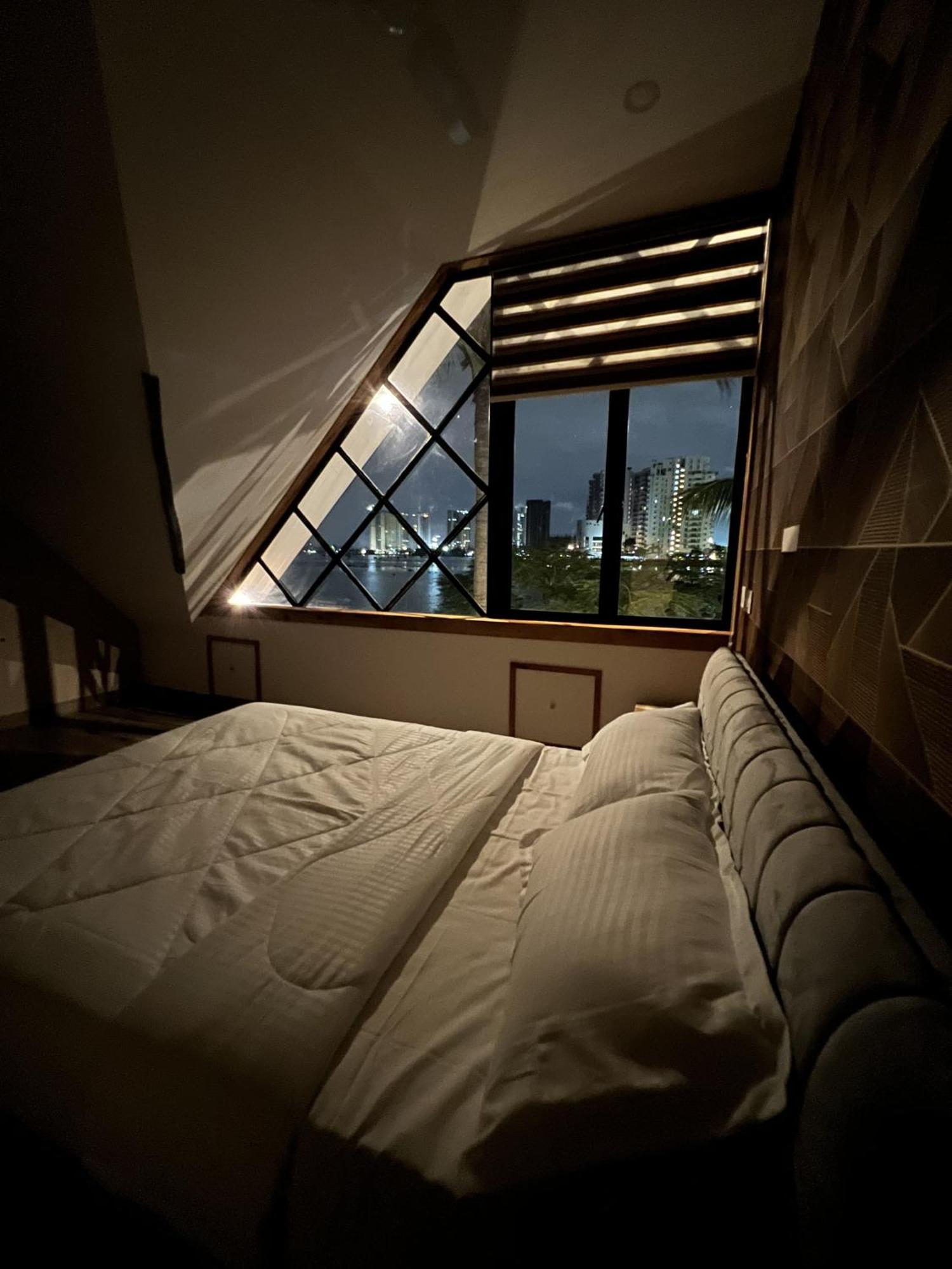 Marina Lounge Otel Kochi Dış mekan fotoğraf