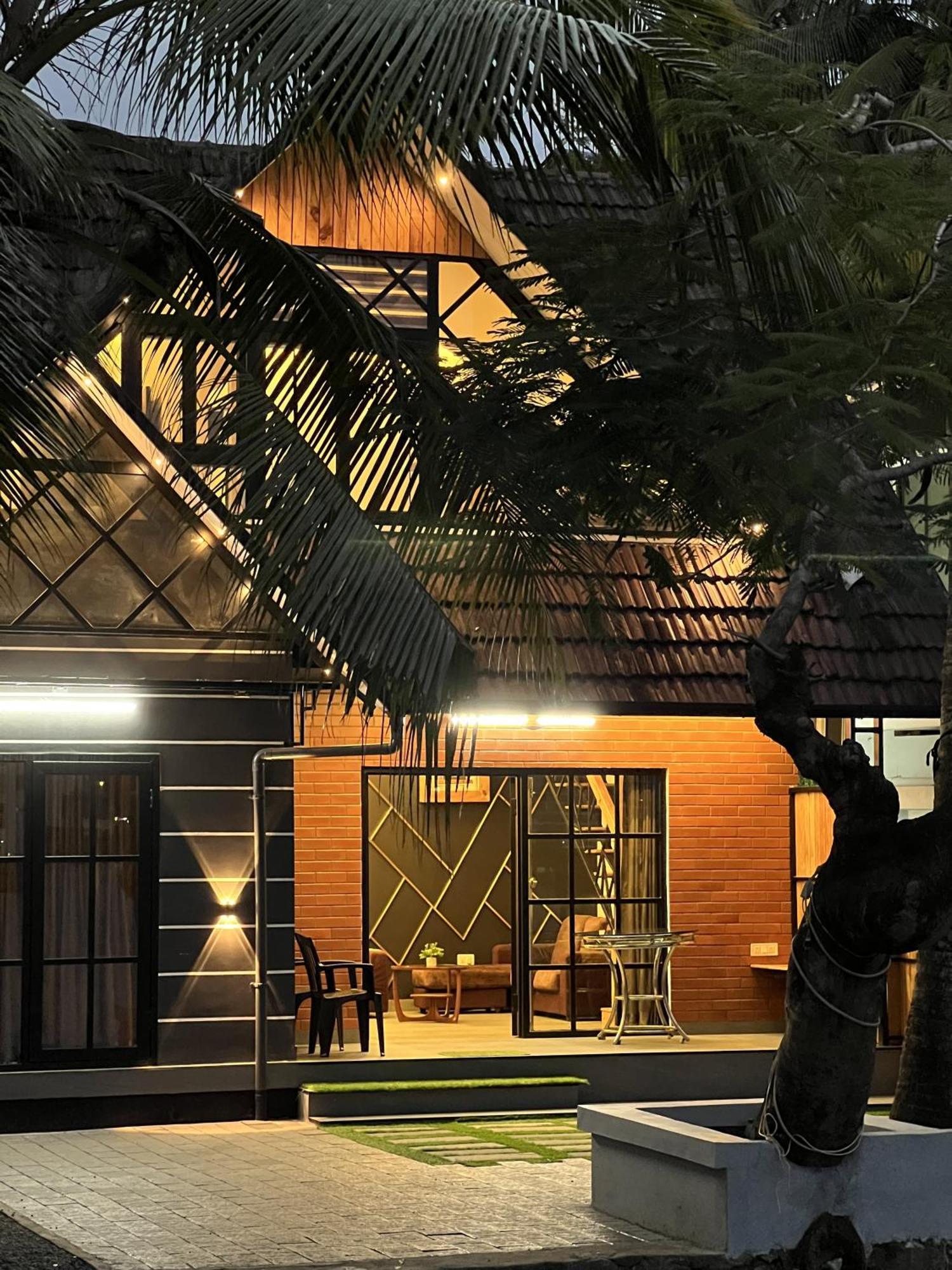 Marina Lounge Otel Kochi Dış mekan fotoğraf