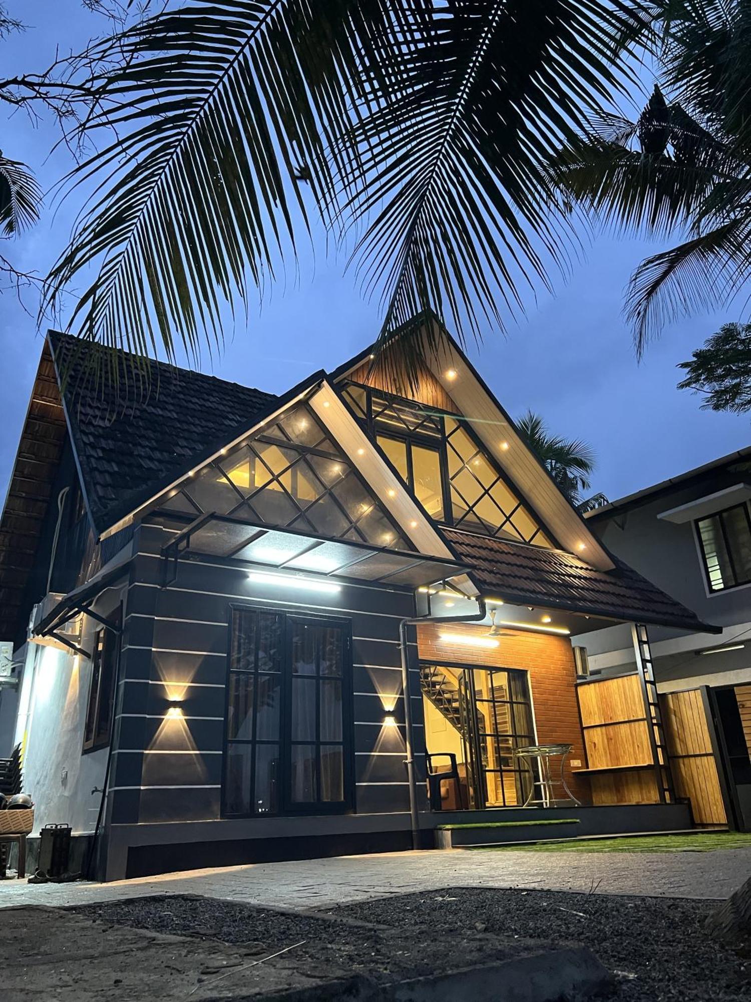 Marina Lounge Otel Kochi Dış mekan fotoğraf